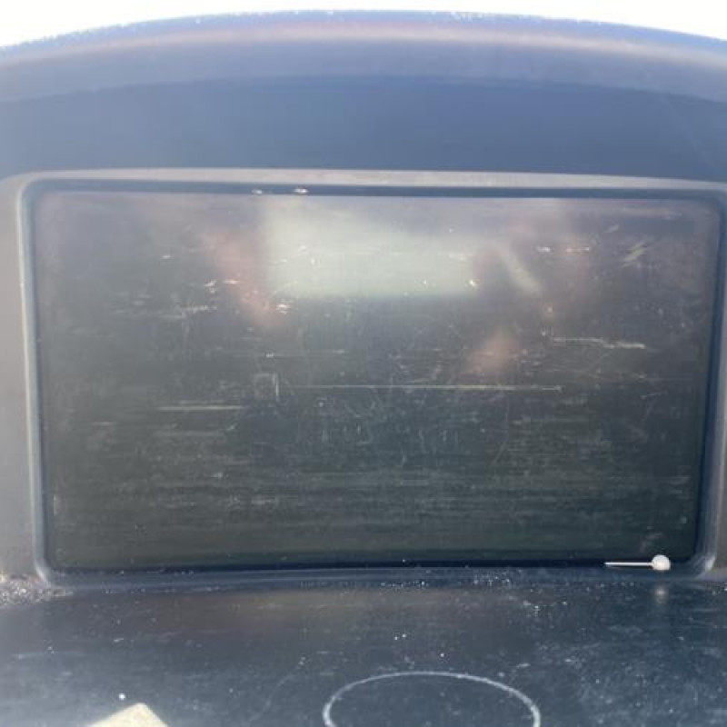 Attache ceinture avant gauche PEUGEOT 207 Photo n°8