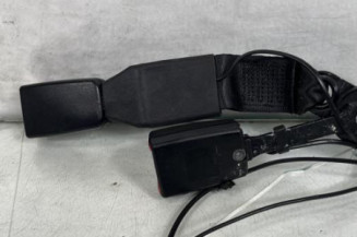 Attache ceinture arriere droit PEUGEOT 3008 1