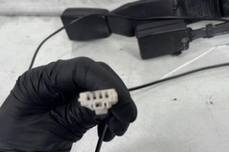 Attache ceinture arriere droit PEUGEOT 3008 1