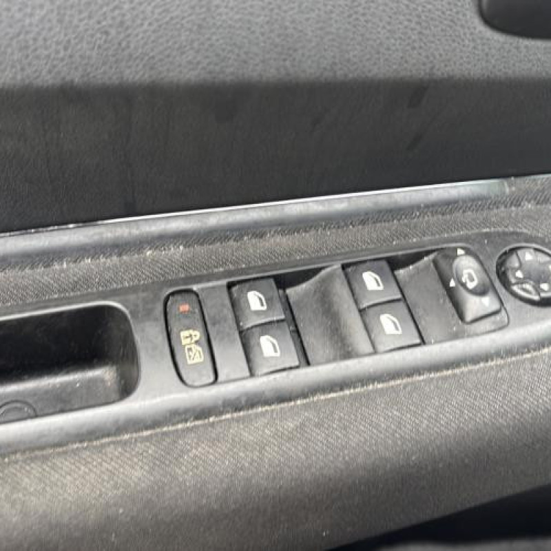 Attache ceinture arriere droit PEUGEOT 3008 1 Photo n°17