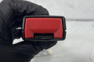 Attache ceinture arriere gauche PEUGEOT 3008 1