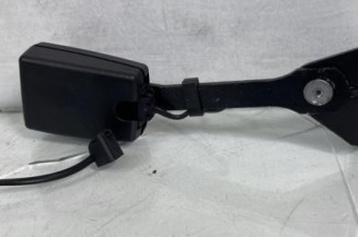 Attache ceinture arriere gauche PEUGEOT 3008 1