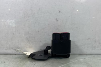 Attache ceinture arriere droit RENAULT CLIO 2 CAMPUS Photo n°1