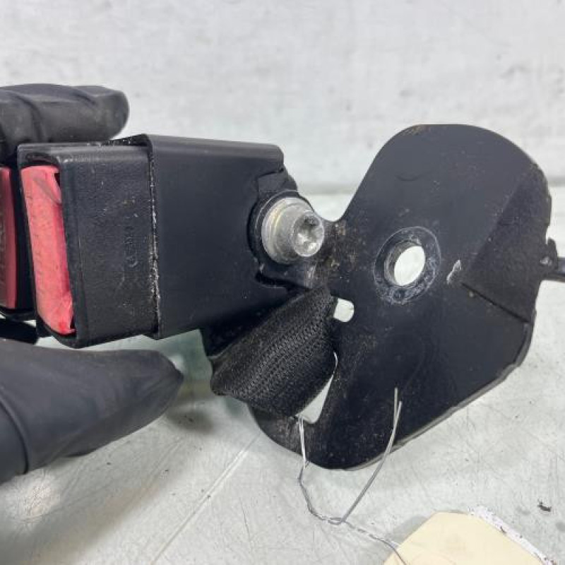 Attache ceinture arriere droit RENAULT CLIO 2 CAMPUS Photo n°4