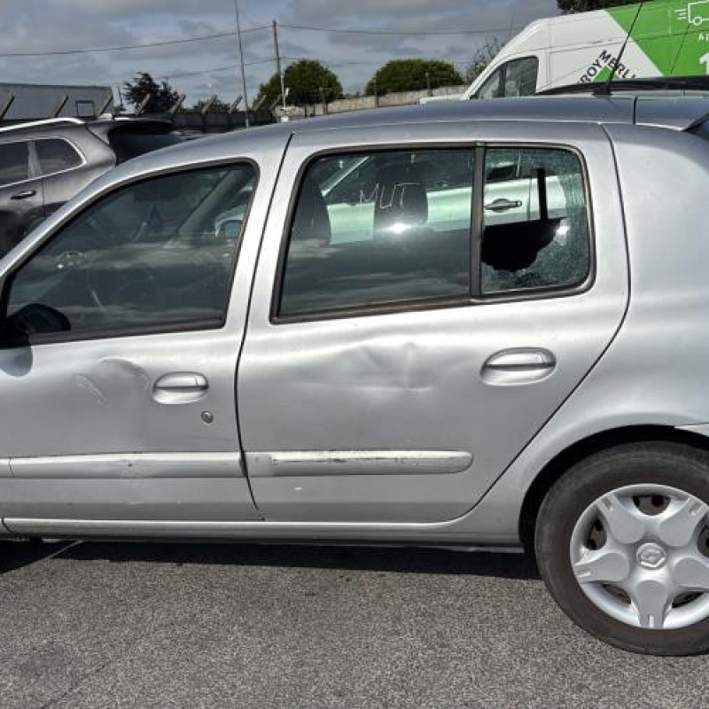 Attache ceinture arriere droit RENAULT CLIO 2 CAMPUS Photo n°10