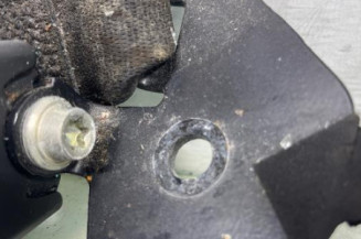 Attache ceinture arriere gauche RENAULT CLIO 2 CAMPUS