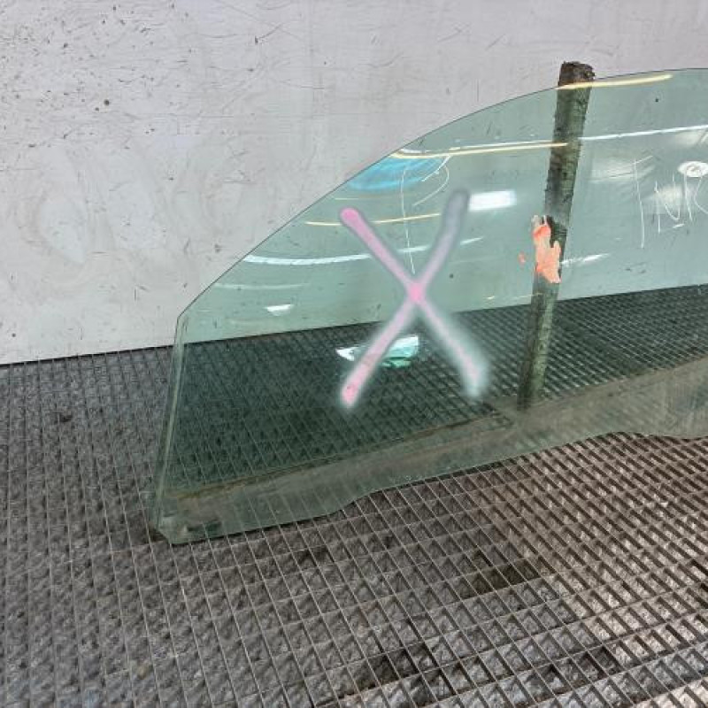 Vitre avant gauche PEUGEOT 206 Photo n°2