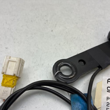 Attache ceinture avant gauche PEUGEOT 206