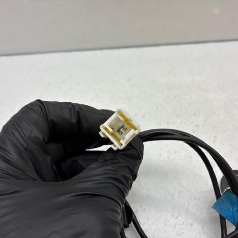 Attache ceinture avant gauche PEUGEOT 206 Photo n°3