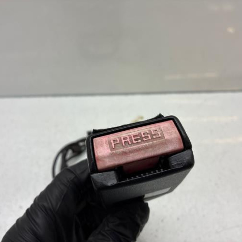 Attache ceinture avant gauche PEUGEOT 206 Photo n°4