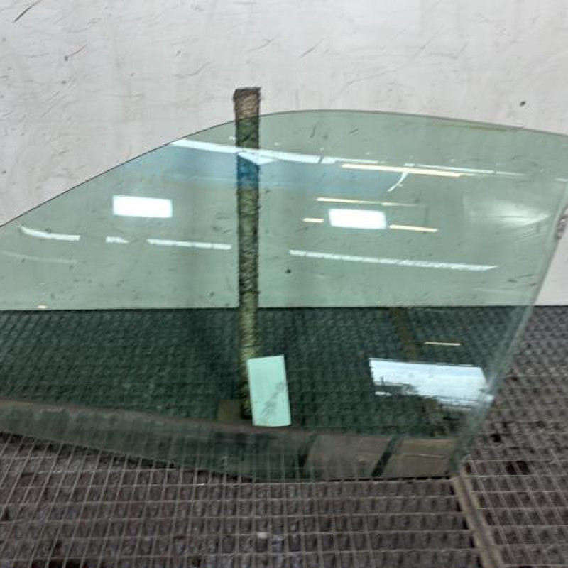 Vitre avant gauche RENAULT CLIO 2 Photo n°1