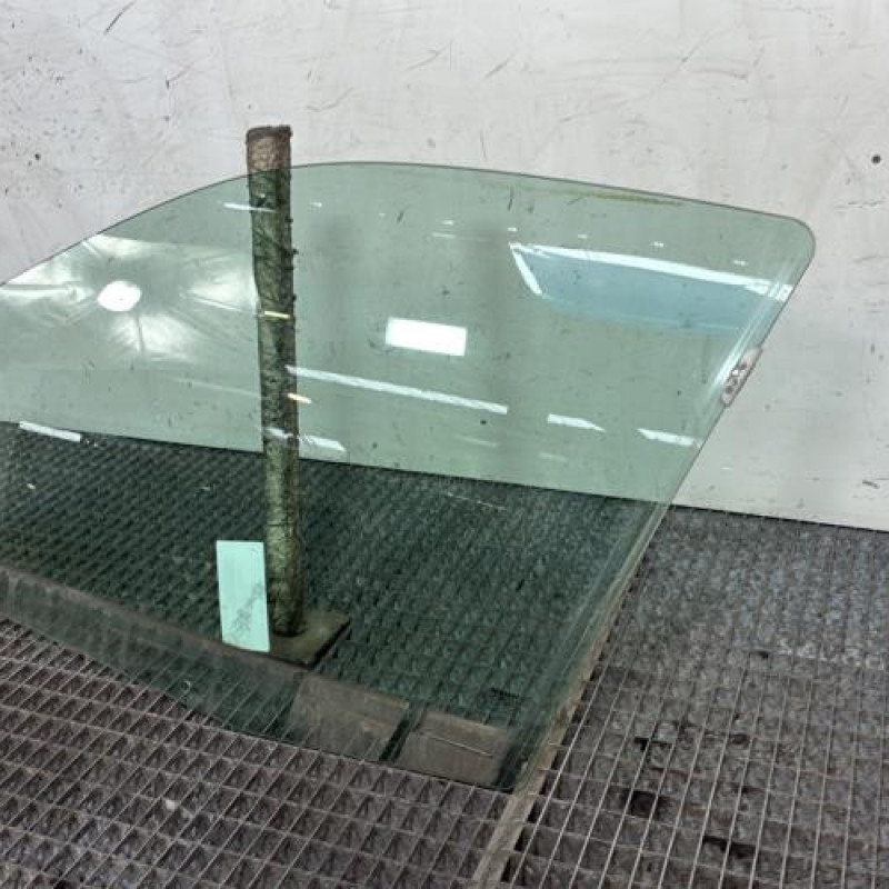 Vitre avant gauche RENAULT CLIO 2 Photo n°3