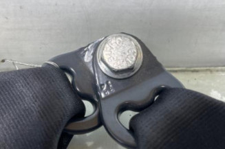 Attache ceinture arriere droit DACIA SANDERO 2