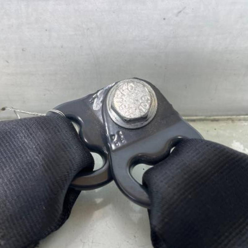 Attache ceinture arriere droit DACIA SANDERO 2 Photo n°2