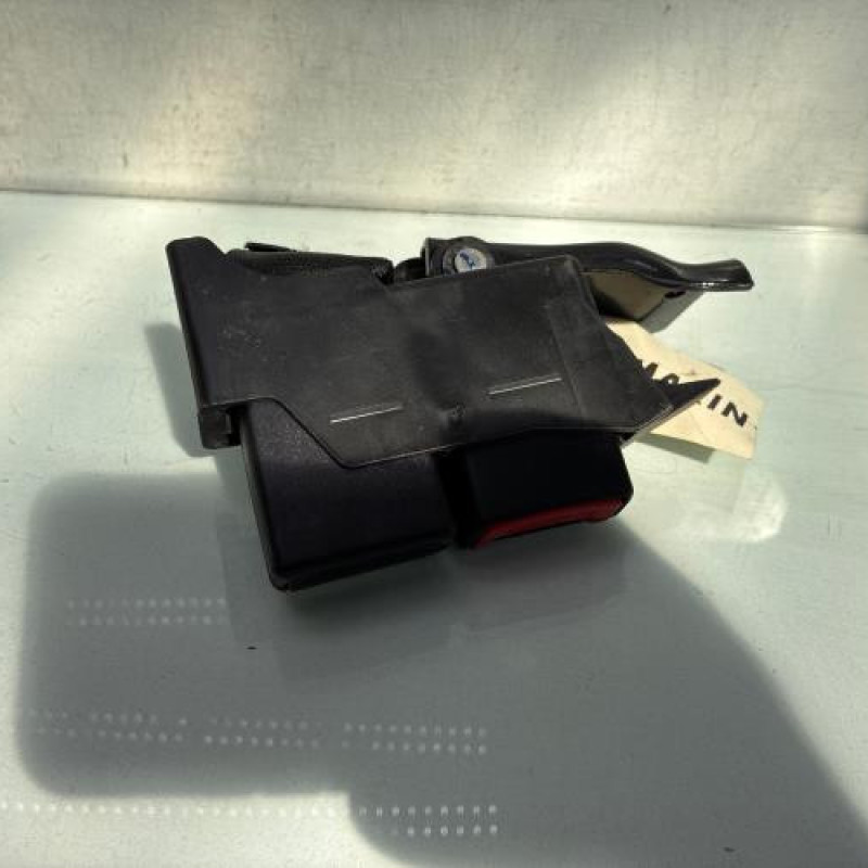 Attache ceinture arriere gauche RENAULT CLIO 3 Photo n°3