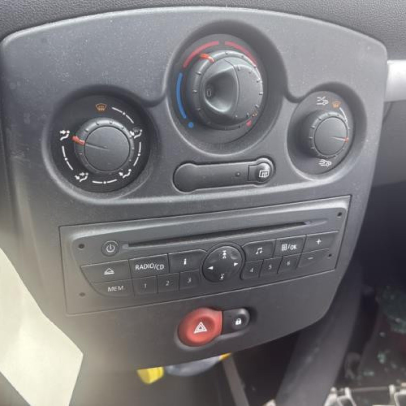 Attache ceinture arriere gauche RENAULT CLIO 3 Photo n°18