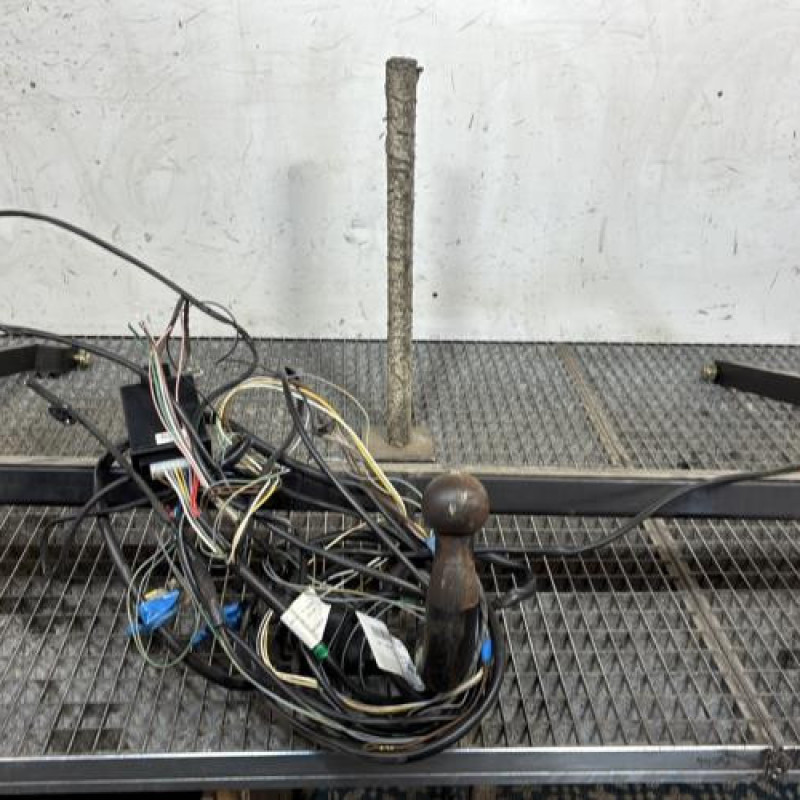 Attelage (boule de remorquage) RENAULT MEGANE 3 Photo n°1