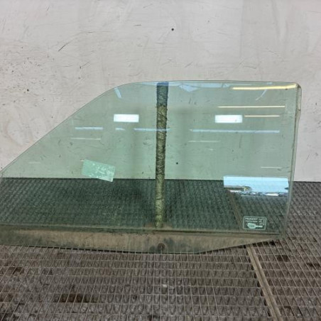 Vitre avant gauche PEUGEOT 106 Photo n°1