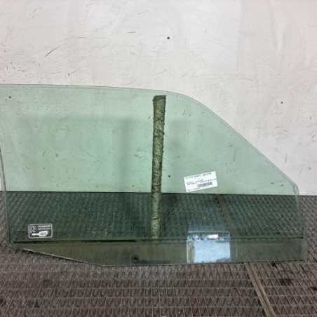 Vitre avant gauche PEUGEOT 106