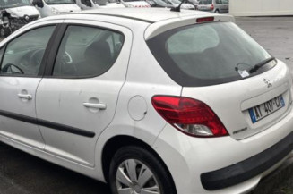 Attache ceinture avant gauche PEUGEOT 207