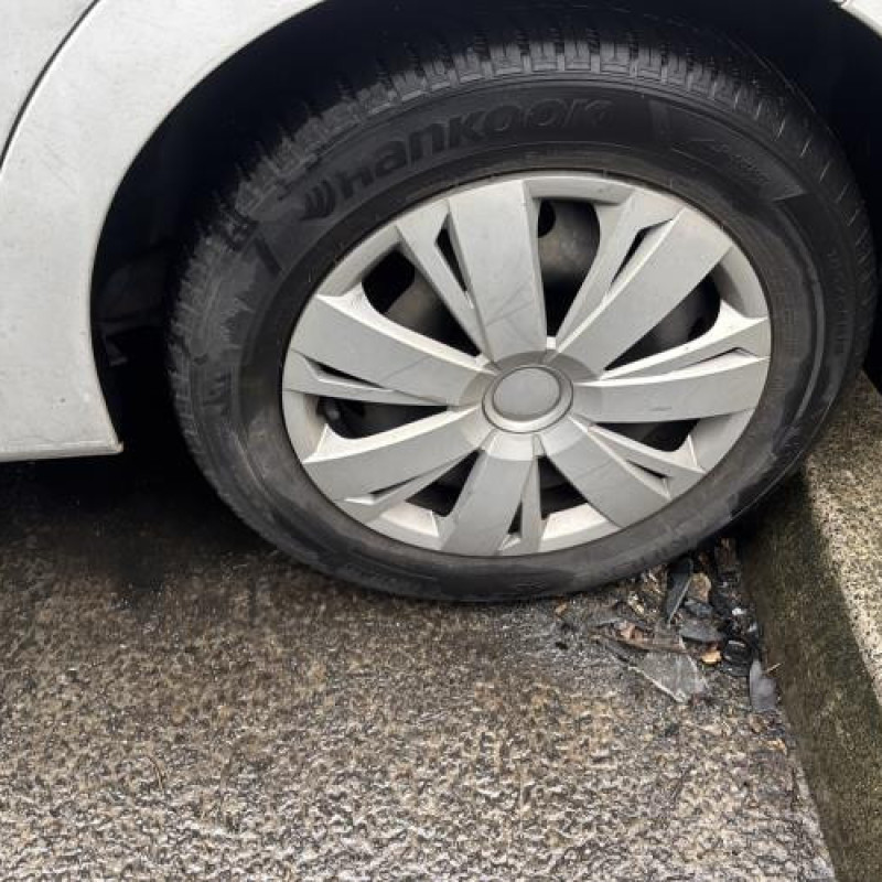 Attache ceinture avant gauche PEUGEOT 207 Photo n°12