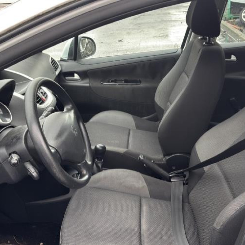 Attache ceinture avant gauche PEUGEOT 207 Photo n°15