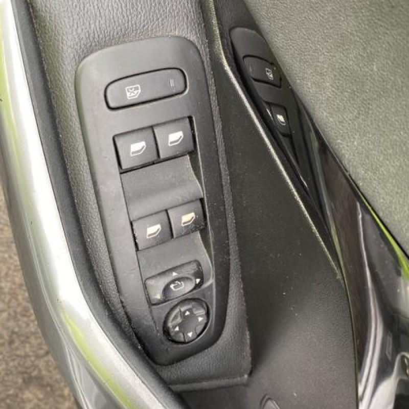 Autoradio d'origine PEUGEOT 208 1 Photo n°14