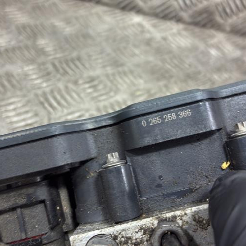 Bloc ABS (freins anti-blocage) PEUGEOT PARTNER 2 Photo n°2