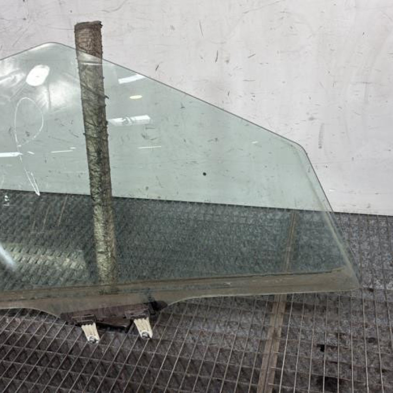 Vitre avant droit SUZUKI SWIFT 4 Photo n°2