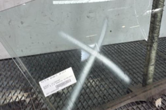 Vitre avant droit SUZUKI SWIFT 4