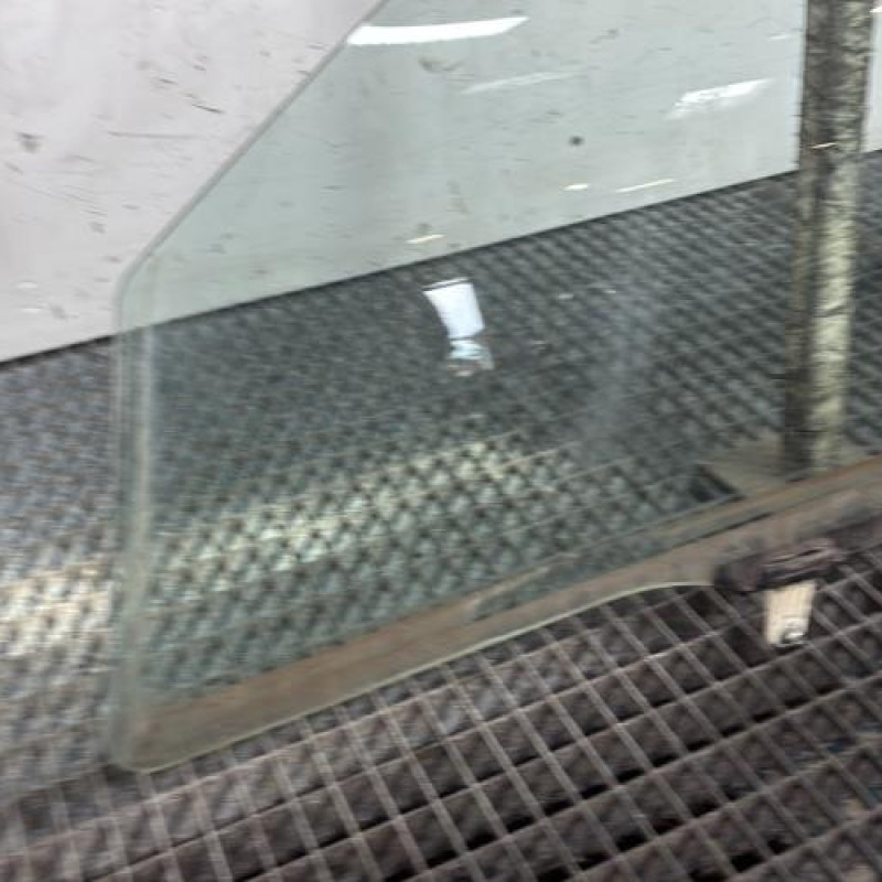 Vitre avant gauche SUZUKI SWIFT 4 Photo n°2