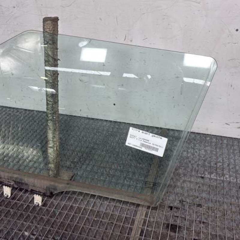 Vitre avant gauche SUZUKI SWIFT 4 Photo n°3