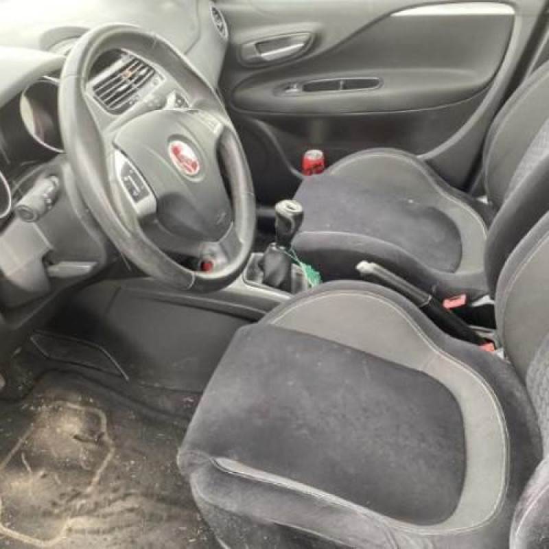 Vitre arriere droit FIAT PUNTO EVO 3 Photo n°8