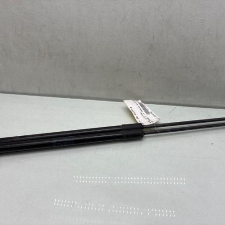 Verin de coffre AUDI Q2 Photo n°1