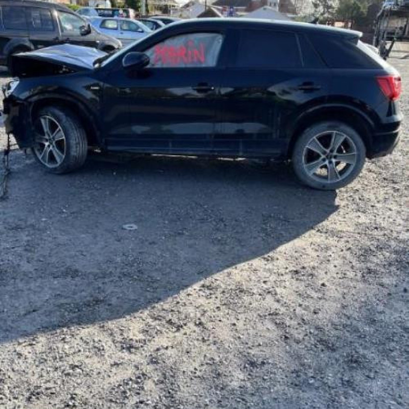 Verin de coffre AUDI Q2 Photo n°9