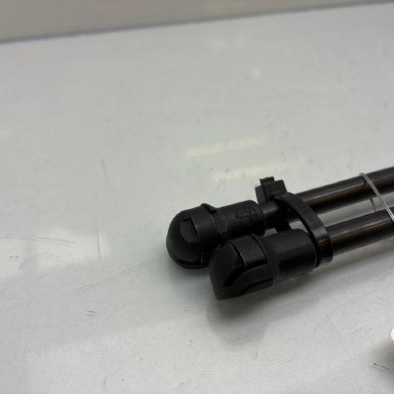 Verin de coffre OPEL AGILA A Photo n°2