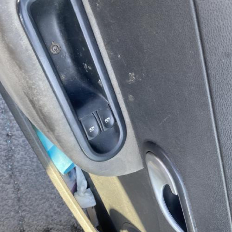 Bras essuie glace arriere RENAULT CLIO 3 Photo n°14