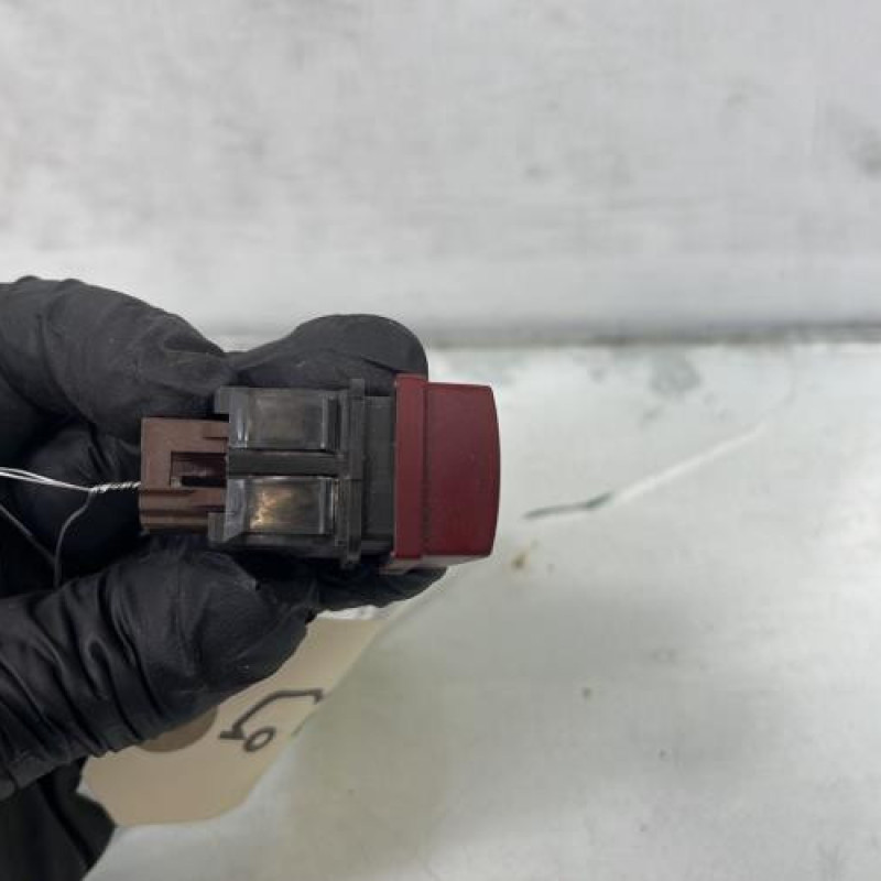 Bouton de warning PEUGEOT 206+ Photo n°3