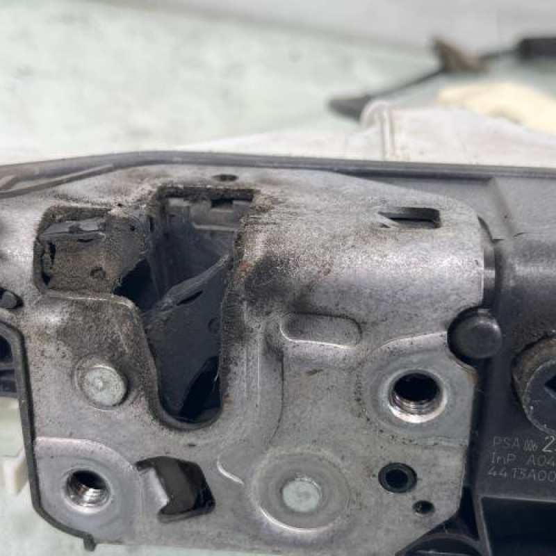 Serrure avant gauche PEUGEOT 5008 1 Photo n°4