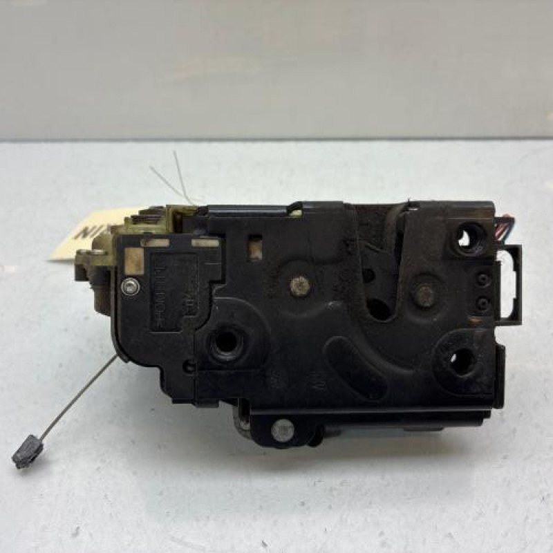 Serrure avant gauche VOLKSWAGEN GOLF 4 Photo n°5