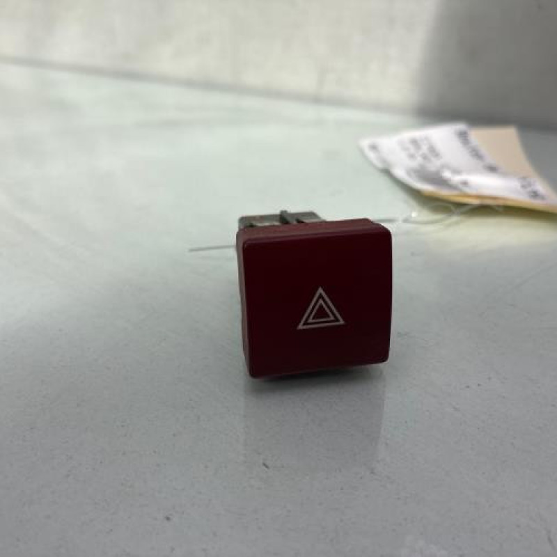 Bouton de warning CITROEN BERLINGO 2 Photo n°1