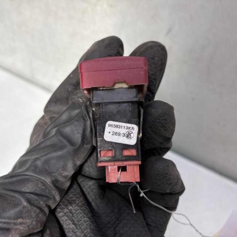 Bouton de warning CITROEN BERLINGO 2 Photo n°4