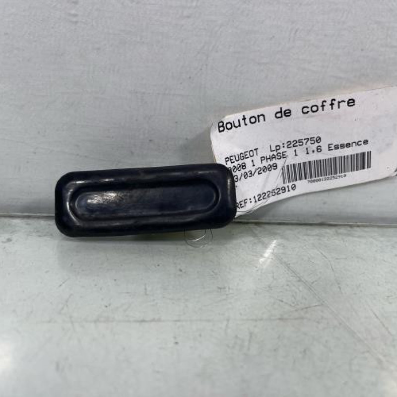 Bouton de coffre PEUGEOT 3008 1 Photo n°1