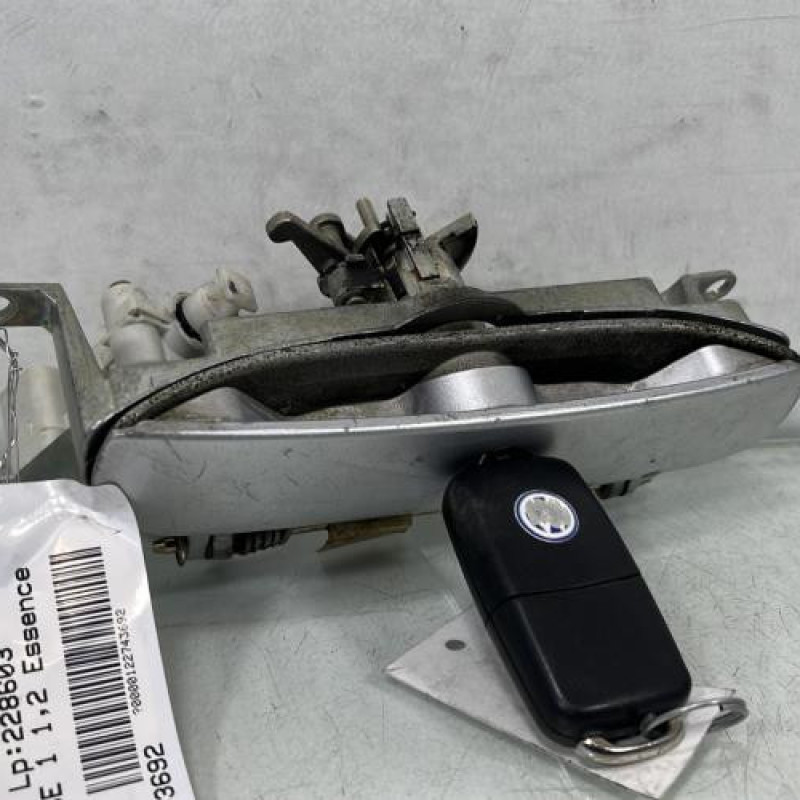 Bouton de coffre VOLKSWAGEN POLO 4 Photo n°1