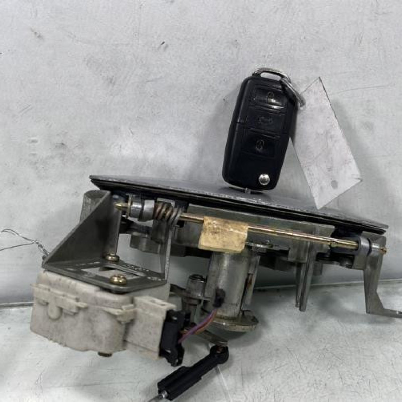 Bouton de coffre VOLKSWAGEN POLO 4 Photo n°2