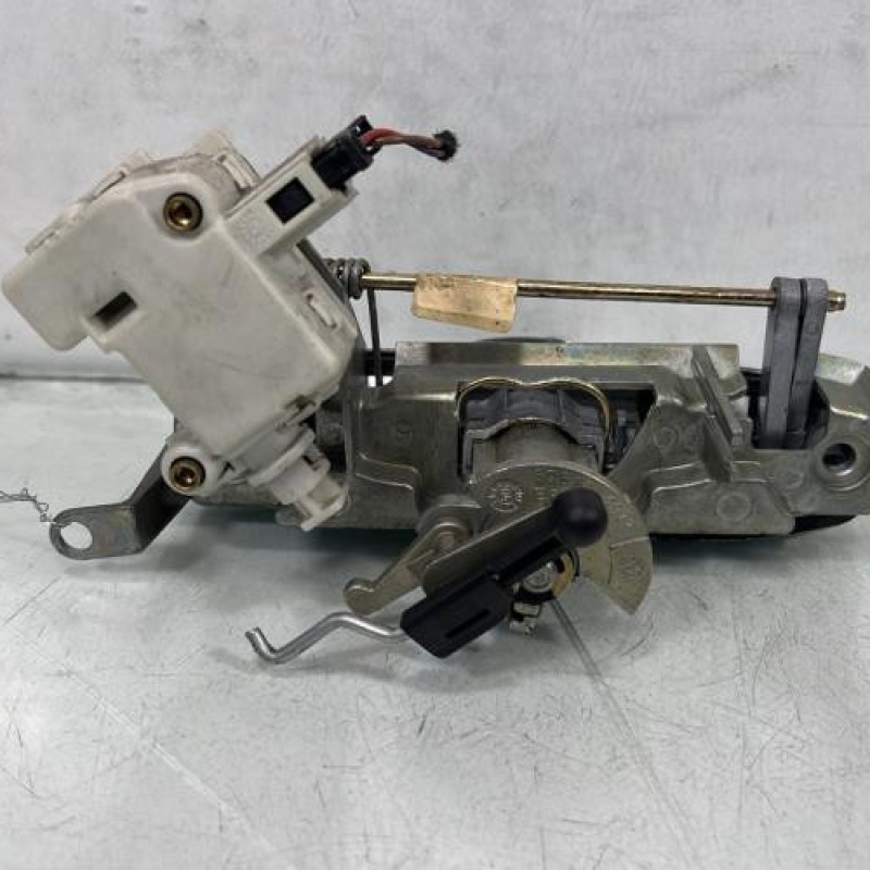 Bouton de coffre VOLKSWAGEN POLO 4 Photo n°3