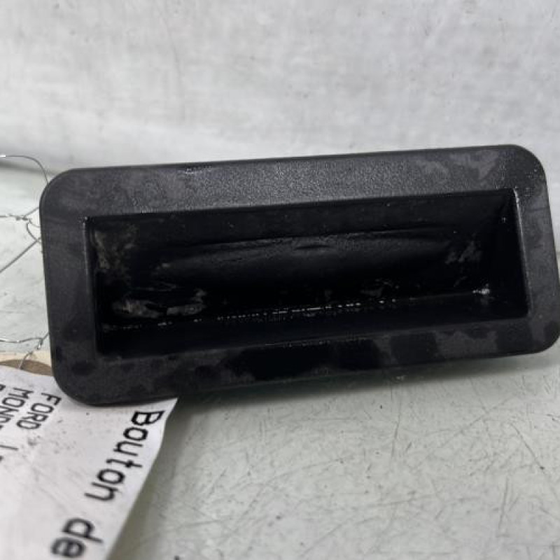 Bouton de coffre FORD MONDEO 3 Photo n°1