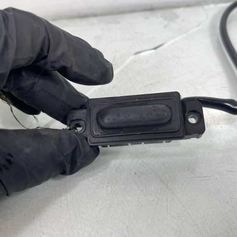 Bouton de coffre SUZUKI SWIFT 4 Photo n°2