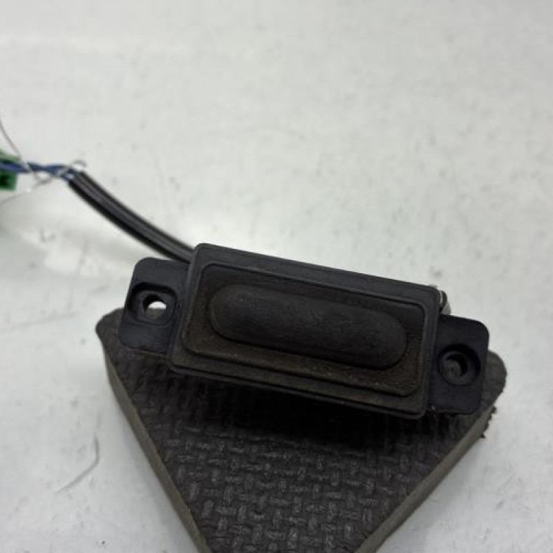 Bouton de coffre OPEL AGILA B Photo n°1