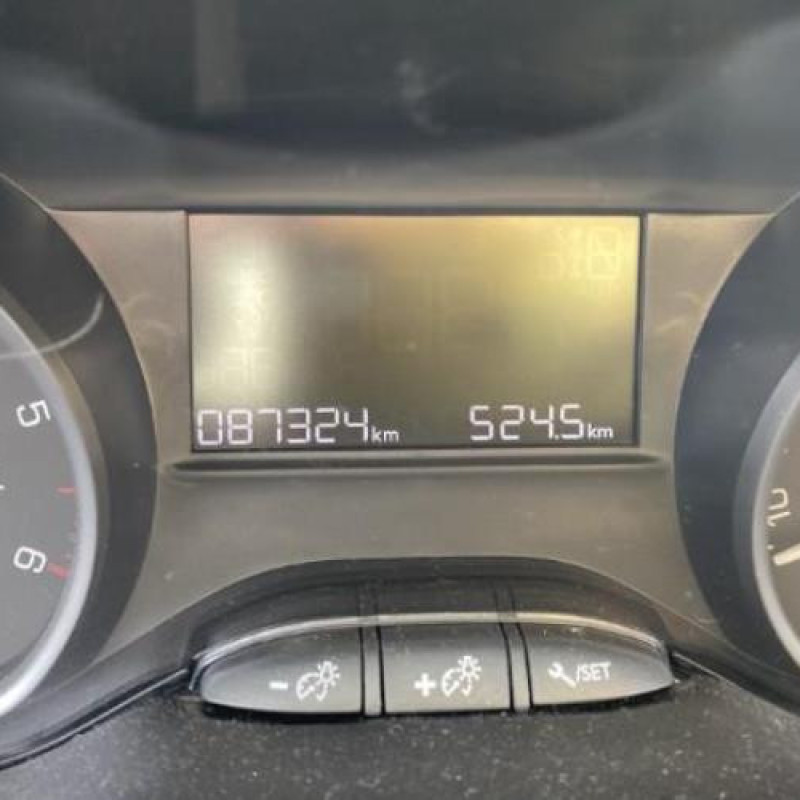 Reservoir AdBlue PEUGEOT 208 1 Photo n°8